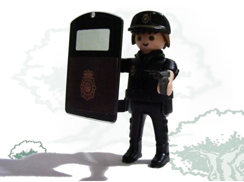 Muñeco articulado Policía Nacional UPR