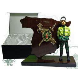 Metopa de escritorio Guardia Civil de Tráfico con figura decorada