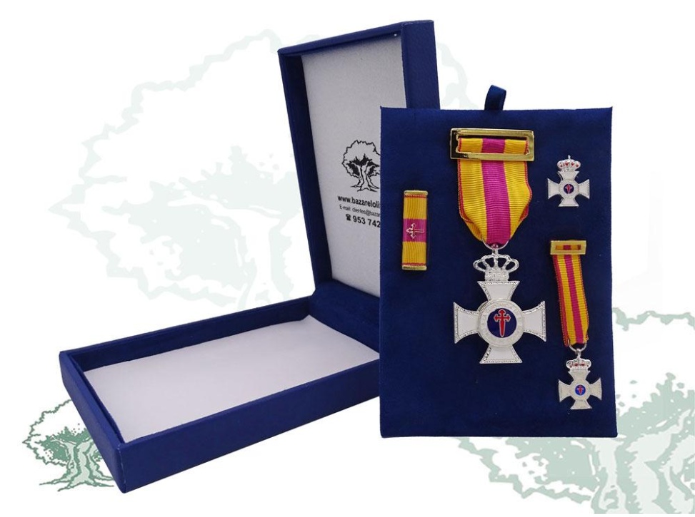 Cruz Constancia en el Servicio de plata de lujo