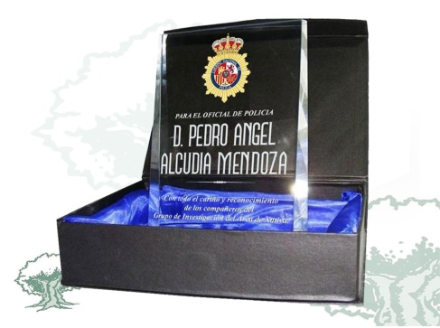 Placa dedicatoria de cuña Policía Nacional