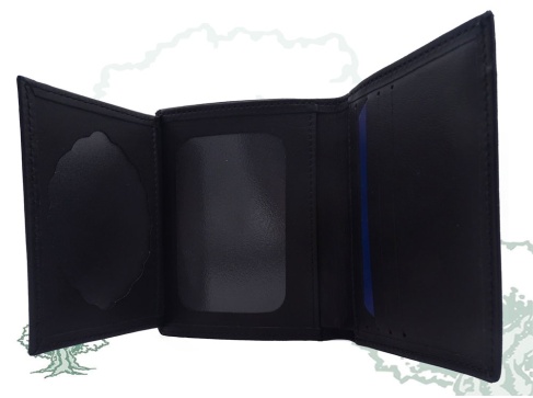 Cartera negra con chapa