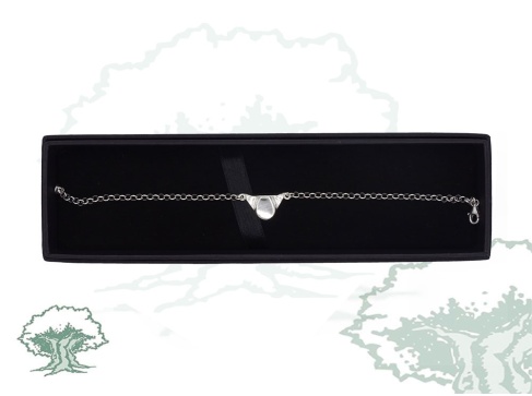 Pulsera con tricornio grande de plata