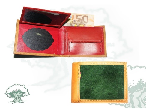 Cartera monedero beige y verde con chapa