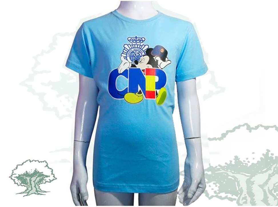 Camiseta Policía Nacional con muñeco de niño