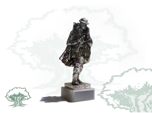 Figura Guardia Civil con capa bañada en plata pequeña