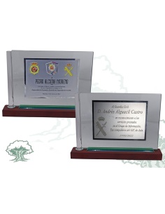 Placa dedicatoria de cristal y madera con pergamino