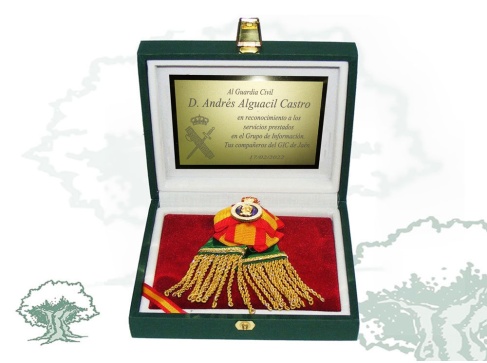 Escarapela Permanencia Enseñanza de la Guardia Civil con estuche