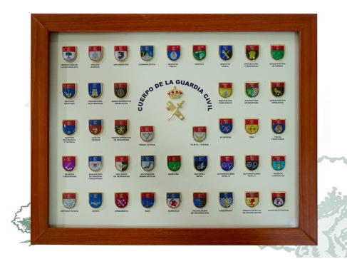 Cuadro Guardia Civil con pines de especialidades