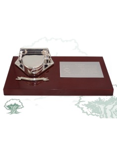 Tricornio de escritorio bañado en plata con leyenda