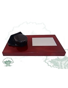 Tricornio de sobremesa charol y resina