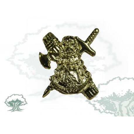 Pin Virgen del Pilar sobre emblema de la Guardia Civil dorado