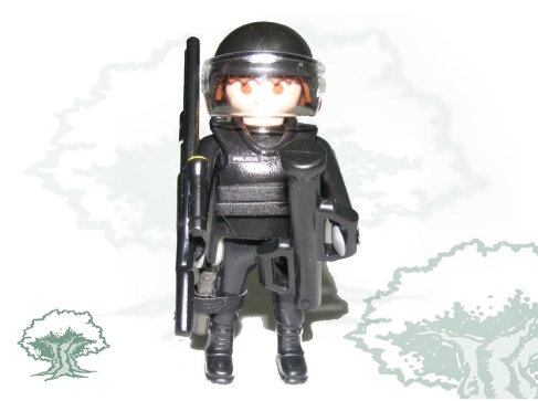 Muñeco articulado GEO de la Policía Nacional